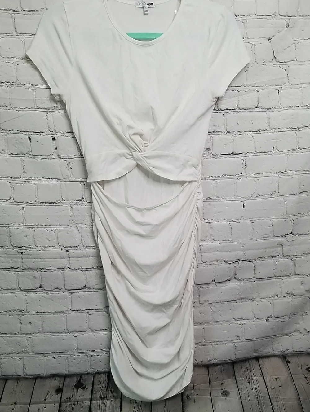 Fashion Nova White Scoop Neck Open Midriff Rouched Dress Large